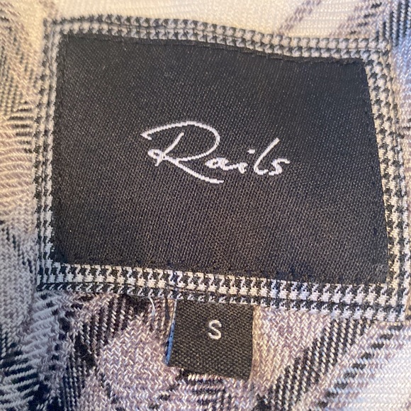 Rails Hunter Plaid Button Up Shirt - Picture 5 of 7